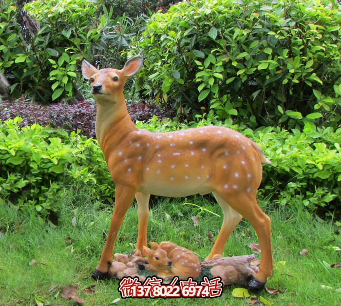 玻璃鋼雕塑小鹿環(huán)護(hù)公園彩繪溫馨美觀的園林裝飾