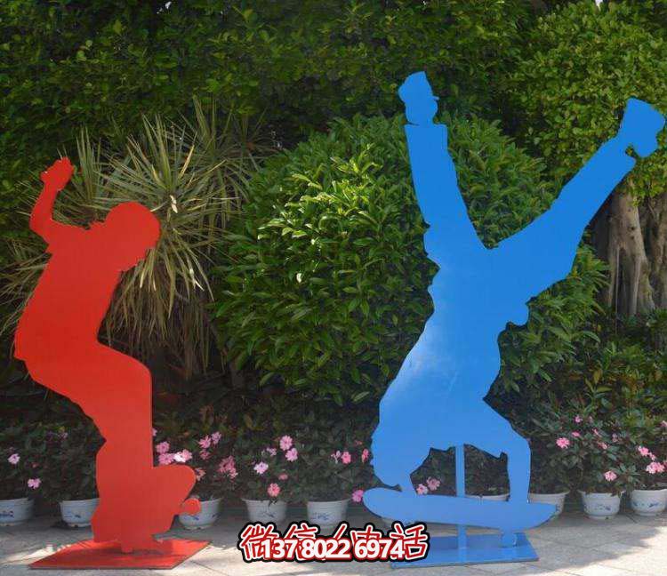 不銹鋼滑板雕塑，挑戰高難度運動