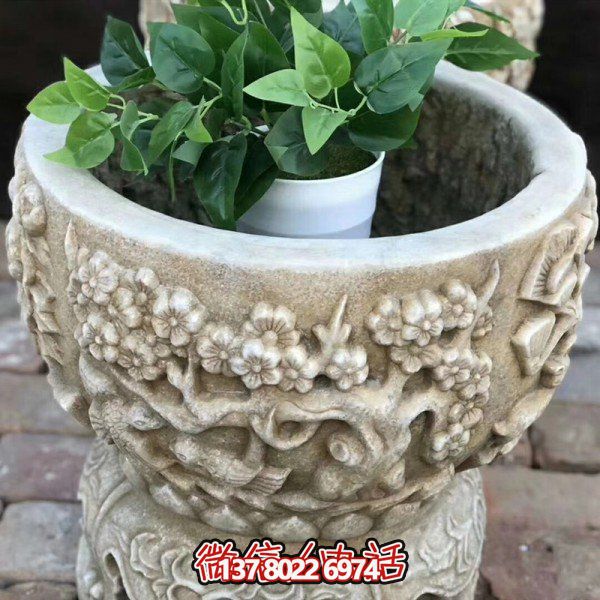 精美藝術石雕花盆，讓繁復多彩的花紋與浮雕結合，打造出精美的大理石雕塑