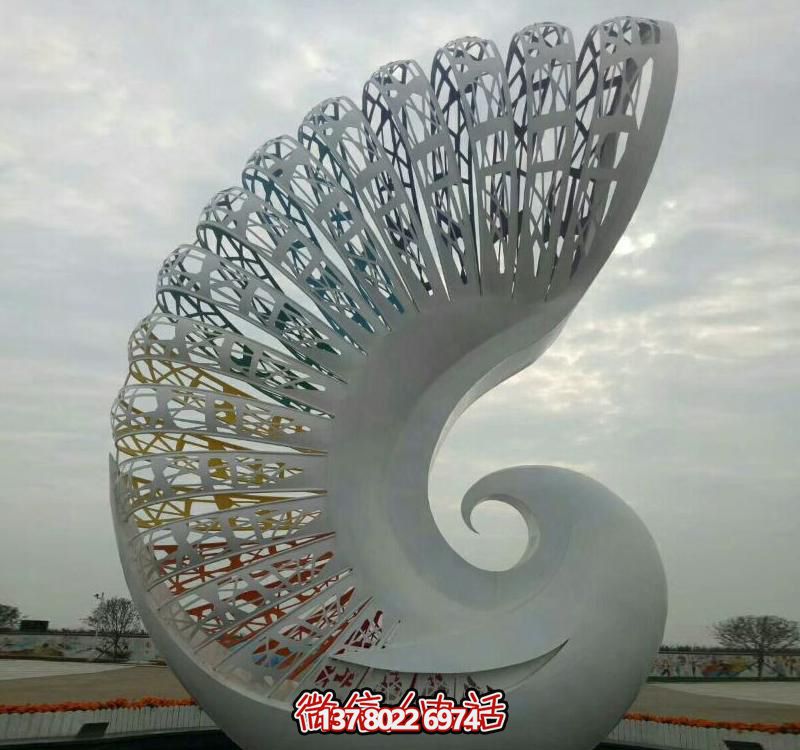 不銹鋼鳳凰雕塑，抽象而鏤空