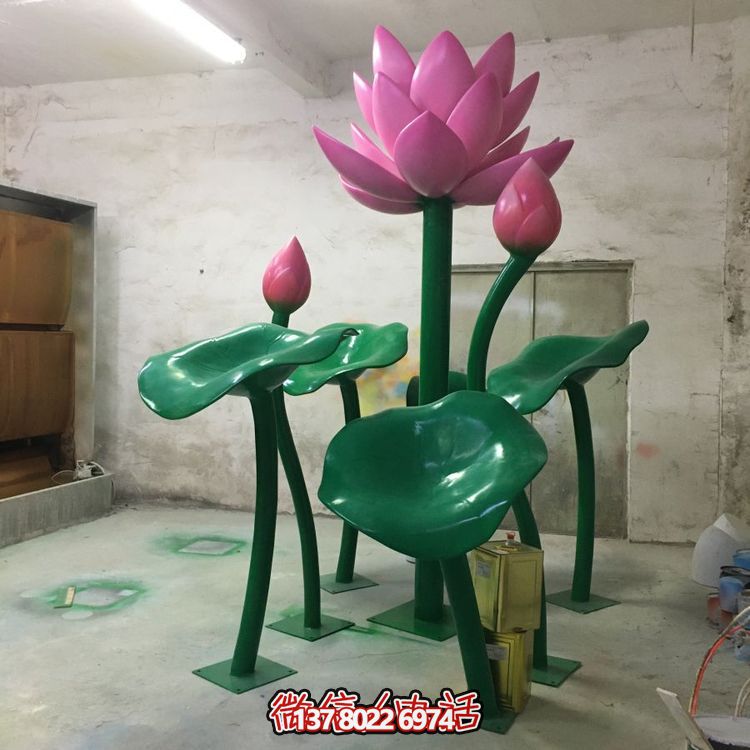大型不銹鋼彩繪蓮花擺件，為游樂場、商場、戶外公園增色