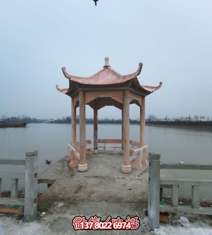 河邊大理石涼亭雕塑，欣賞晚霞紅