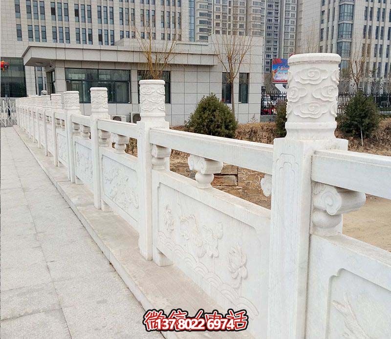 漢白玉鑲嵌欄桿扶手，點(diǎn)綴走廊裝飾，為城市花園添彩