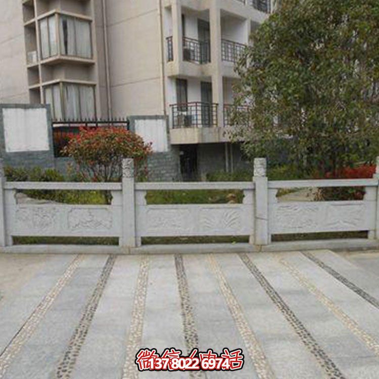 高品質(zhì)青石雕刻欄桿欄板，為您的小區(qū)裝飾添彩