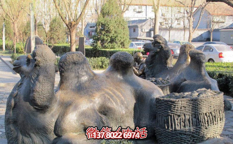 玻璃鋼駱駝雕塑，欣賞公園里歪頭看玻璃創意