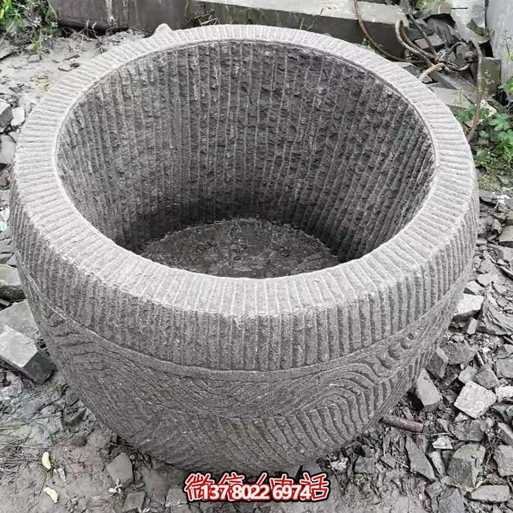 古老石槽，精致圓形養魚水缸