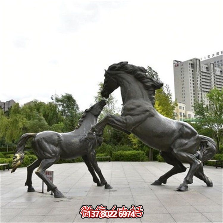 大型仿真動物駿馬不銹鋼雕塑，點(diǎn)綴城市廣場園林