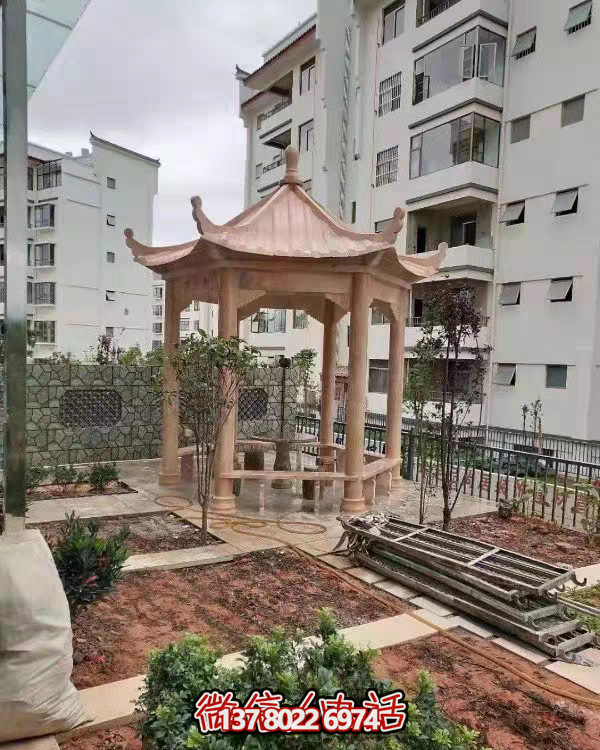 晚霞色石雕大理石涼亭，點綴園林美景