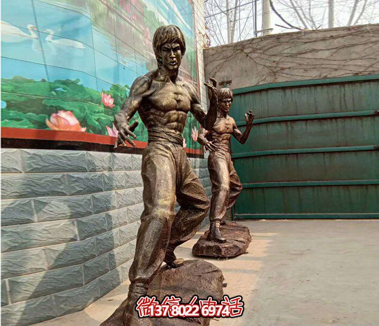 “李小龍雕塑從電影院到廣場，功夫明星永存”
