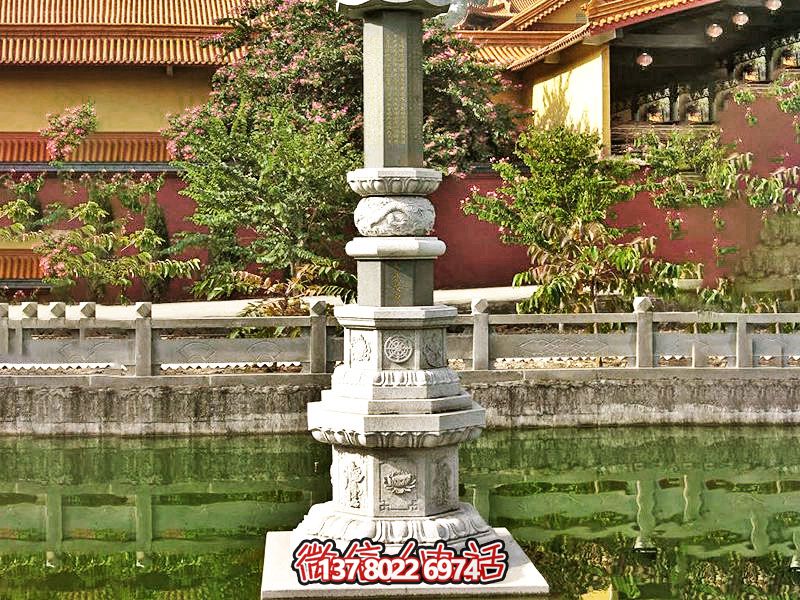 佛家寺院大殿門口擺放漢白玉石經幢 佛家寺院大殿門口擺放漢白玉石經幢